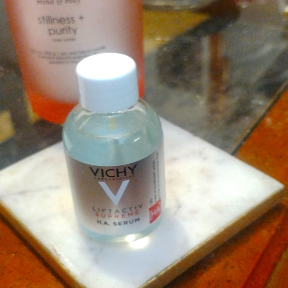 NWT Vichy Laboratories LiftActiv Supreme Hyaluronic Acid Serum - Picture 1 of 6